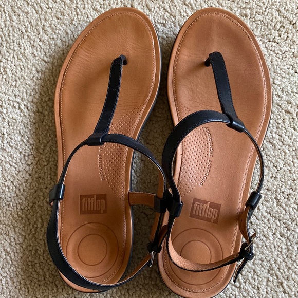 Fitflop Shoes - FitFlop Black t-strap sandal, size 9 Excellent Condition